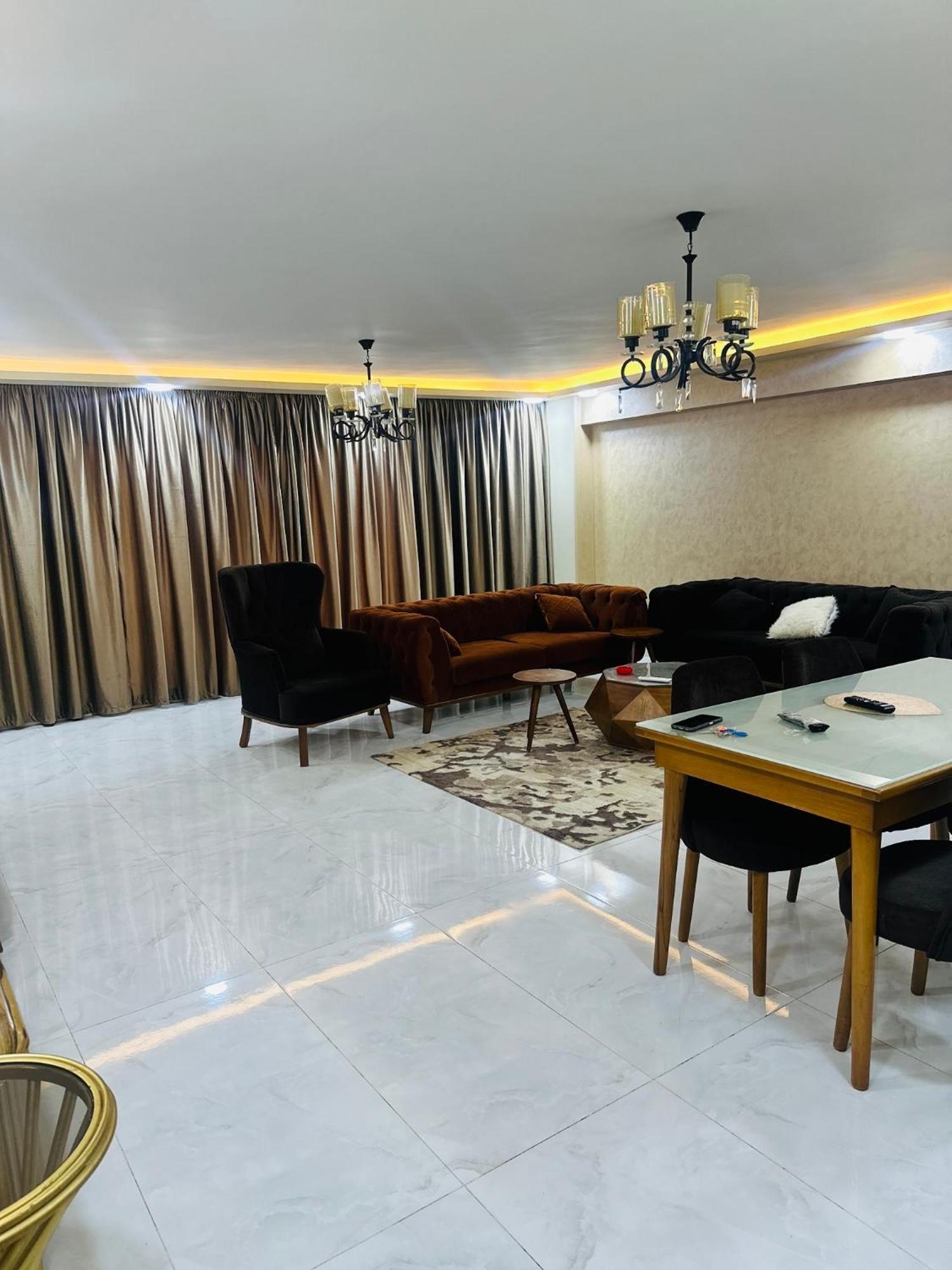 Apartment Apartment *